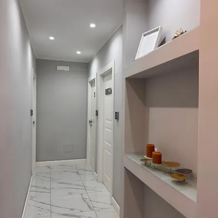 Lady Mary's Luxury 那不勒斯