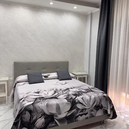 Lady Mary's Luxury Naples
