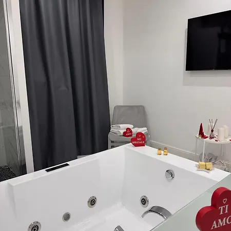 Lady Mary's Luxury * Naples